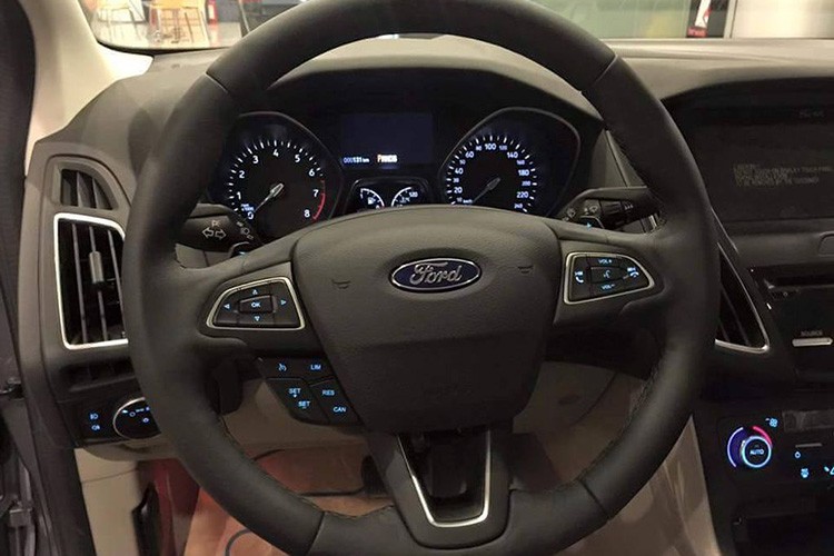 Can canh Ford Focus 2016 chinh hang dau tien tai Ha Noi-Hinh-6